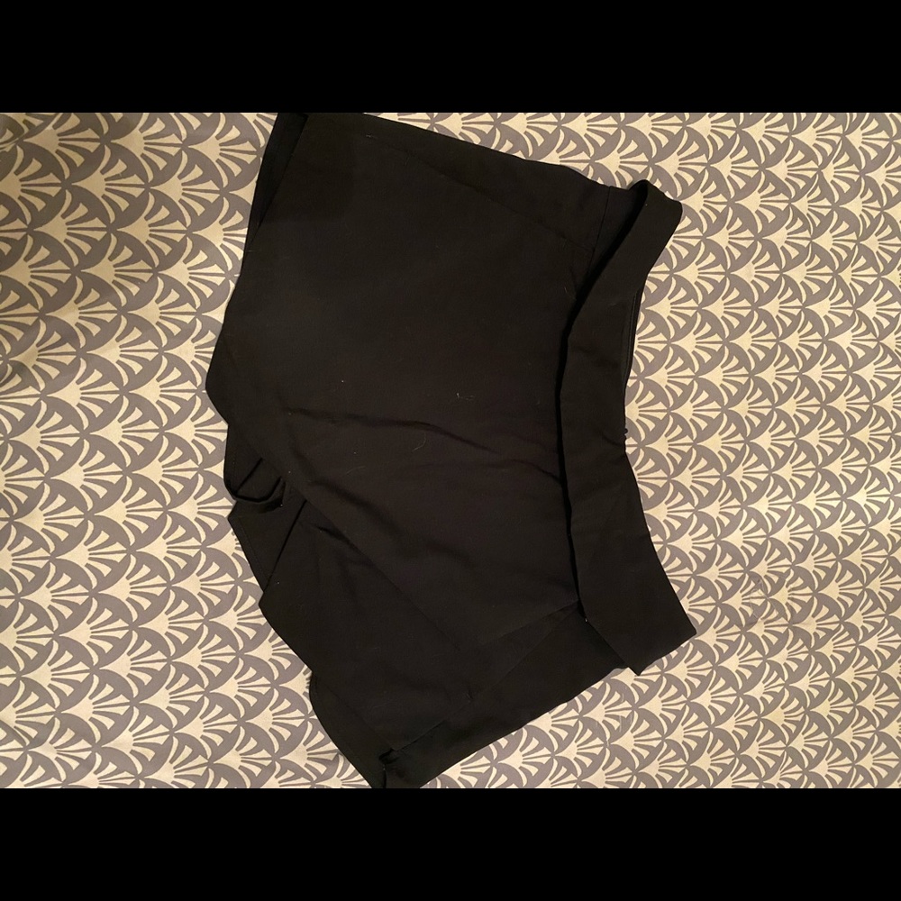 Black SKORT. Size M.